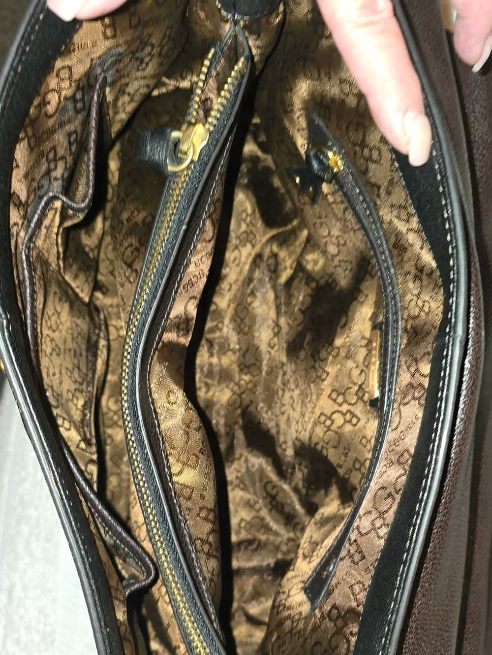 BCBG Vintage Y2K Black Pebbled Leather Shoulder Bag Turnlock Gold